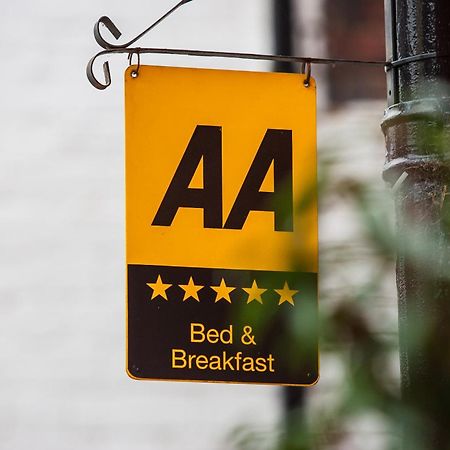 Bed and Breakfast Darwin'S Townhouse Shrewsbury Exterior foto AA sign