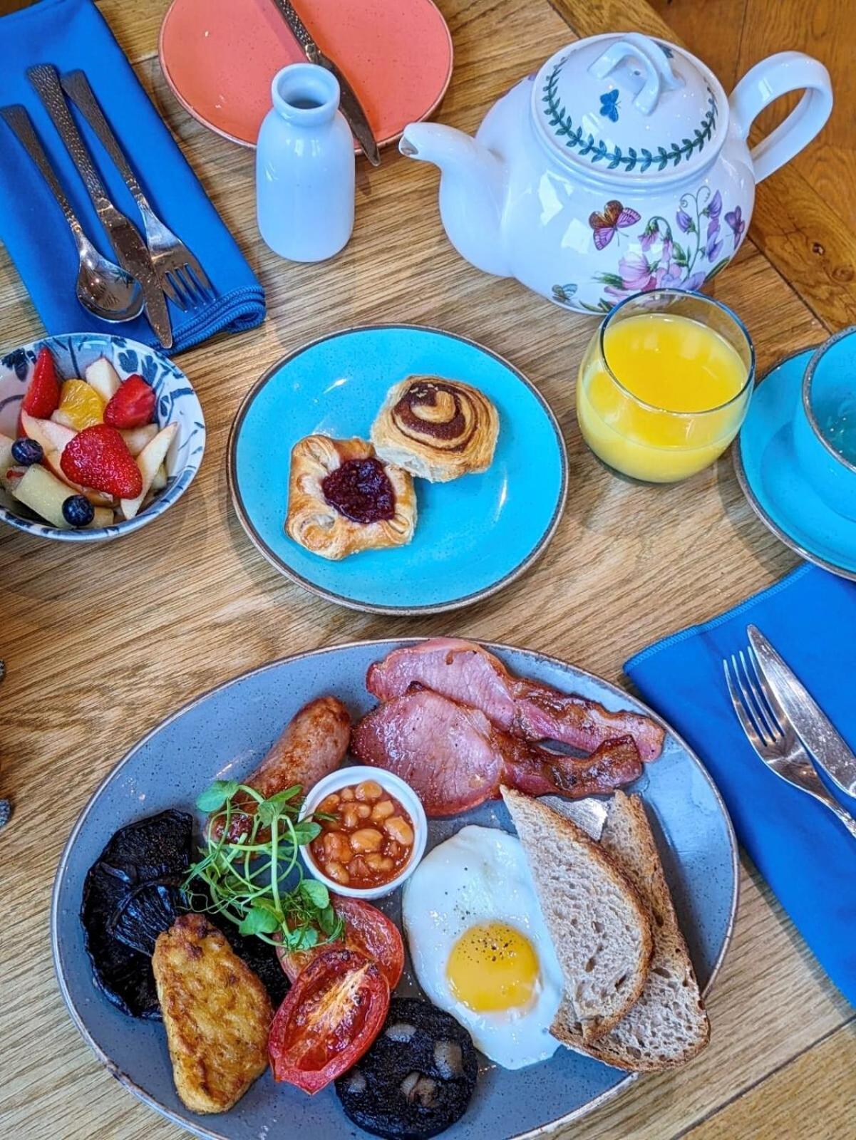 Bed and Breakfast Darwin'S Townhouse Shrewsbury Exterior foto A full English breakfast