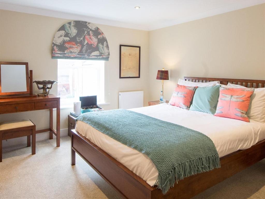 Bed and Breakfast Darwin'S Townhouse Shrewsbury Zimmer foto A bedroom at The Old Vicarage